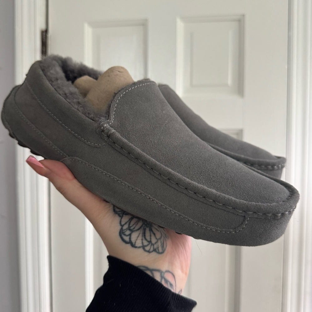 Men's Gray Suede Shearling Loafers Slippers NWOT